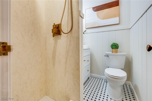 2546 Atlantic, Warren, OH 44483 - bathroom with toilet, vanity, and a decorative wall