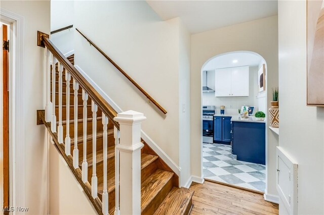 2546 Atlantic, Warren, OH 44483 - stairway featuring arched walkways, wood finished floors, and baseboards