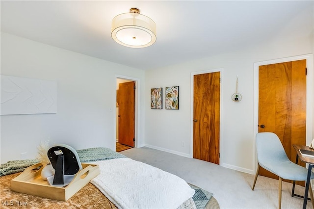 2546 Atlantic, Warren, OH 44483 - carpeted bedroom featuring baseboards