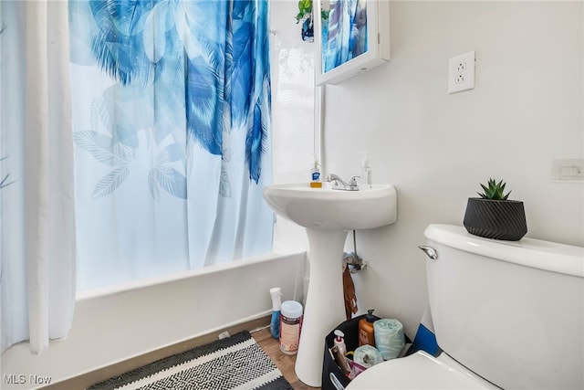 11020 Woodstock Ave, Cleveland, OH 44104 - full bathroom featuring toilet, shower / bath combination with curtain, and wood finished floors