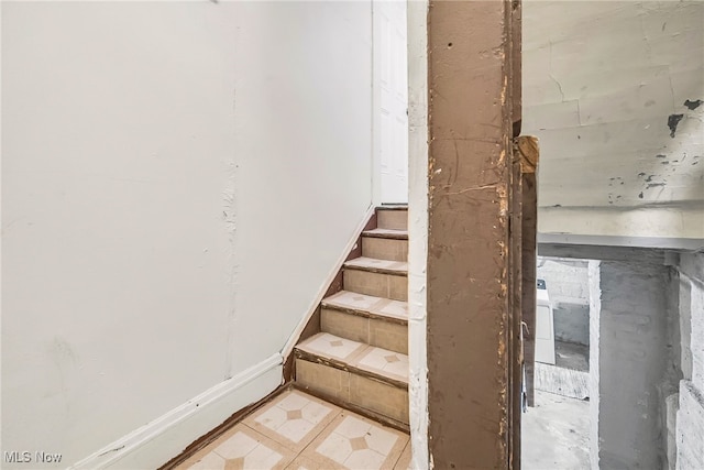 11020 Woodstock Ave, Cleveland, OH 44104 - view of stairway
