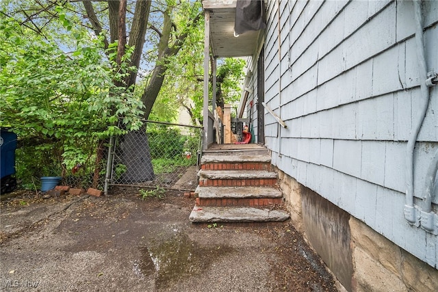 11020 Woodstock Ave, Cleveland, OH 44104 - view of staircase