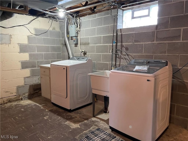 29000 Norman Ave, Wickliffe, OH 44092 - laundry area featuring washing machine and dryer