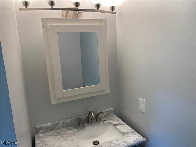 2733 W 37th St, Lorain, OH 44053 - bathroom featuring vanity