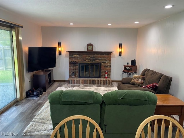 2733 W 37th St, Lorain, OH 44053 - living area featuring wood finished floors, a fireplace, and recessed lighting