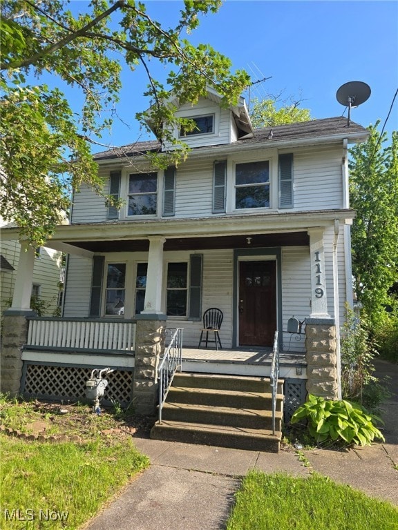 1119 W 11th St, Lorain, OH 44052 - traditional style home with a porch