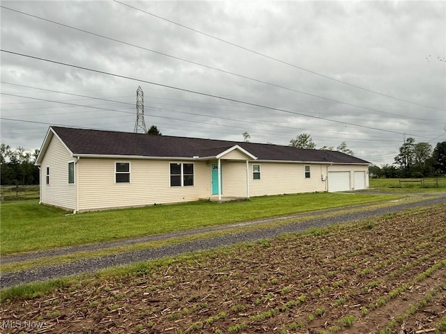 6920 Riverside Rd SE, Gnadenhutten, OH 44629 - ranch-style house featuring a front lawn and a garage