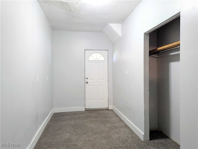 925 Camden Ave SW, Canton, OH 44706 - entryway featuring carpet floors, baseboards, and a textured ceiling