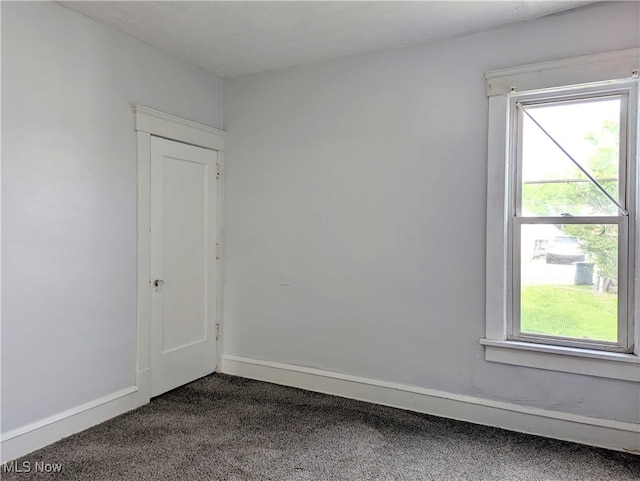 925 Camden Ave SW, Canton, OH 44706 - empty room with dark colored carpet and baseboards