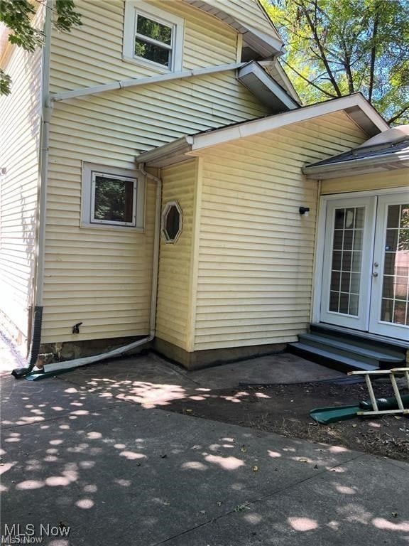 27 E Emerling Ave, Akron, OH 44301 - property entrance with french doors and a patio area
