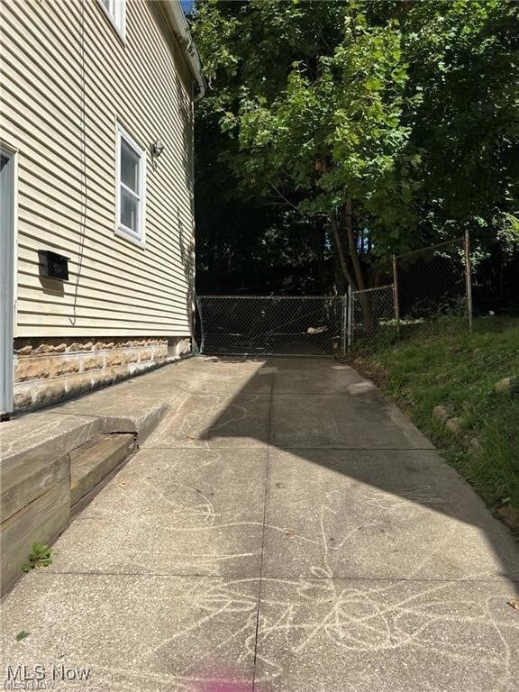 27 E Emerling Ave, Akron, OH 44301 - view of patio