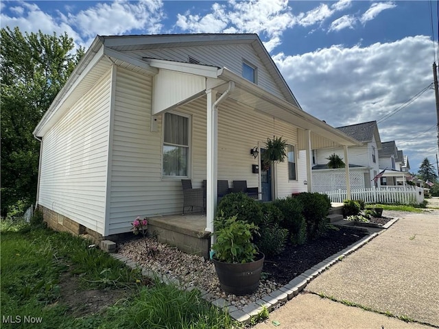 208 Walton Ave, Barnesville, OH 43713 - view of front facade featuring a porch