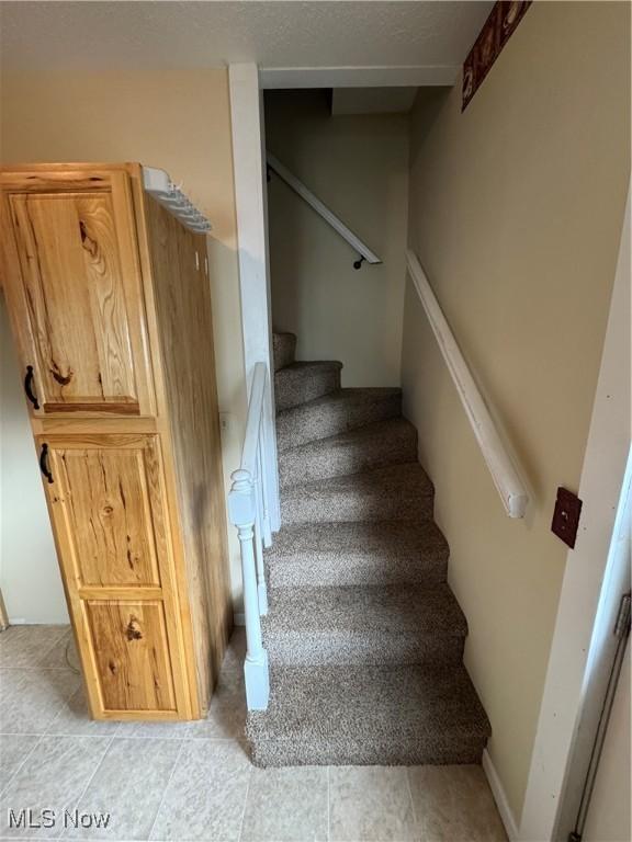 208 Walton Ave, Barnesville, OH 43713 - view of stairs