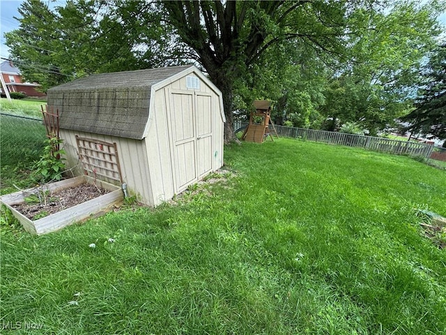 208 Walton Ave, Barnesville, OH 43713 - view of yard with a detached garage