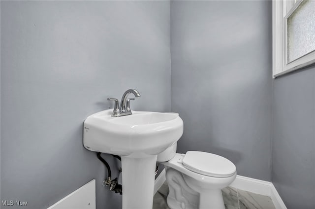 4482 W 144th St, Cleveland, OH 44135 - bathroom with baseboards, toilet, and marble look tile flooring