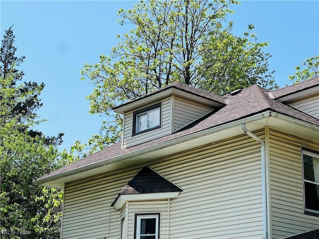 10010 Parmelee Ave, Cleveland, OH 44108 - view of side of property with roof with shingles