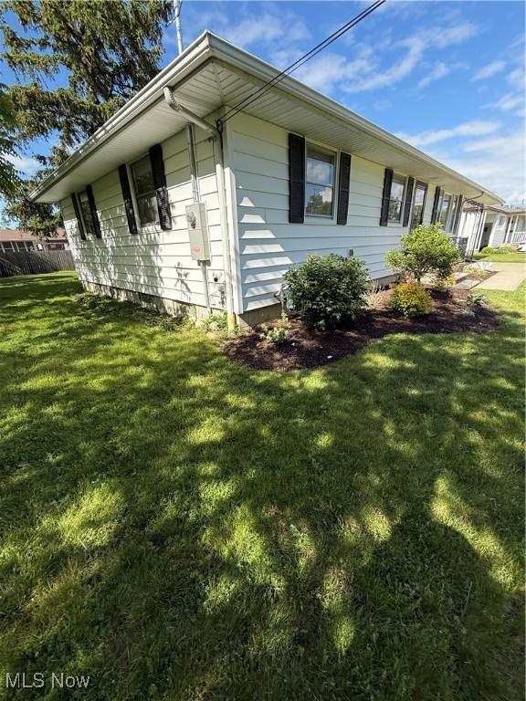 1414 W 40th St, Lorain, OH 44053 - view of property exterior with a yard
