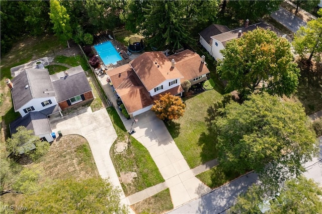 6221 Brighton Dr, North Olmsted, OH 44070 - bird's eye view of a pool area