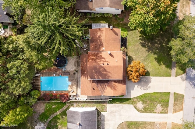 6221 Brighton Dr, North Olmsted, OH 44070 - bird's eye view of a pool