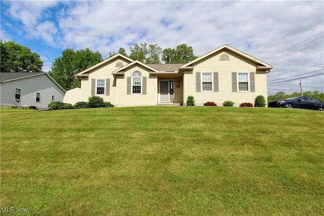 615 Wolf Ave, Wadsworth, OH 44281 - single story home featuring a front lawn