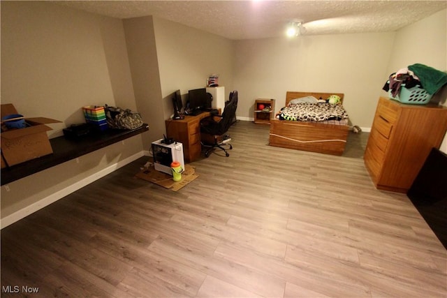 615 Wolf Ave, Wadsworth, OH 44281 - bedroom featuring a textured ceiling, wood finished floors, baseboards, and a desk