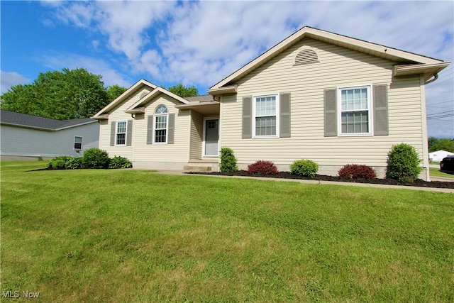 615 Wolf Ave, Wadsworth, OH 44281 - single story home with a front lawn