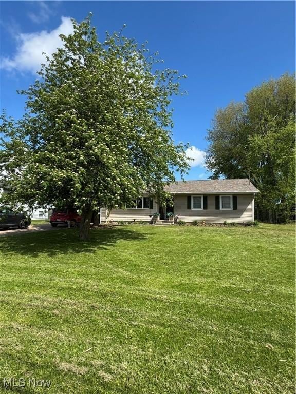 1009 Bogart Rd, Huron, OH 44839 - view of front of property with a front lawn