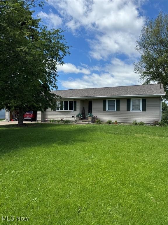 1009 Bogart Rd, Huron, OH 44839 - ranch-style house with a front lawn