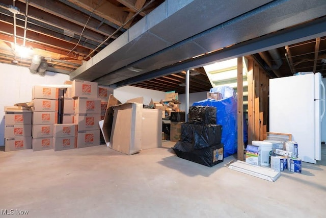 5940 Hansom Dr, Solon, OH 44139 - unfinished below grade area featuring freestanding refrigerator
