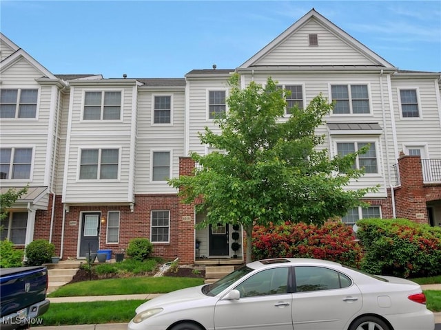 6010 Turnwood Dr, Westerville, OH 43081 - multi unit property featuring brick siding