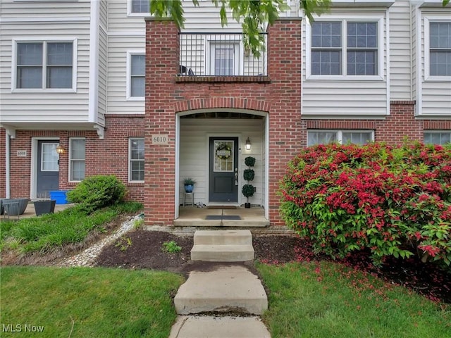 6010 Turnwood Dr, Westerville, OH 43081 - doorway to property with brick siding