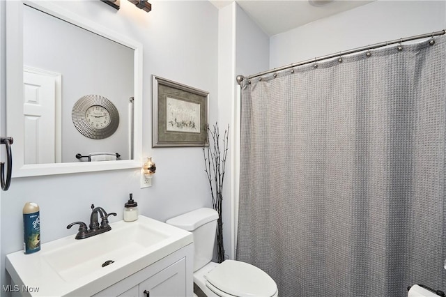 7355 Hunters Glen Ln, Seville, OH 44273 - full bath featuring toilet, vanity, and a shower with curtain