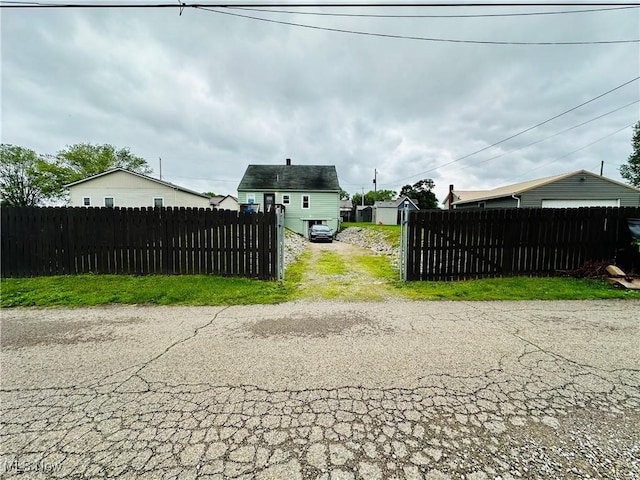 418 Main St, Philo, OH 43771 - view of gate
