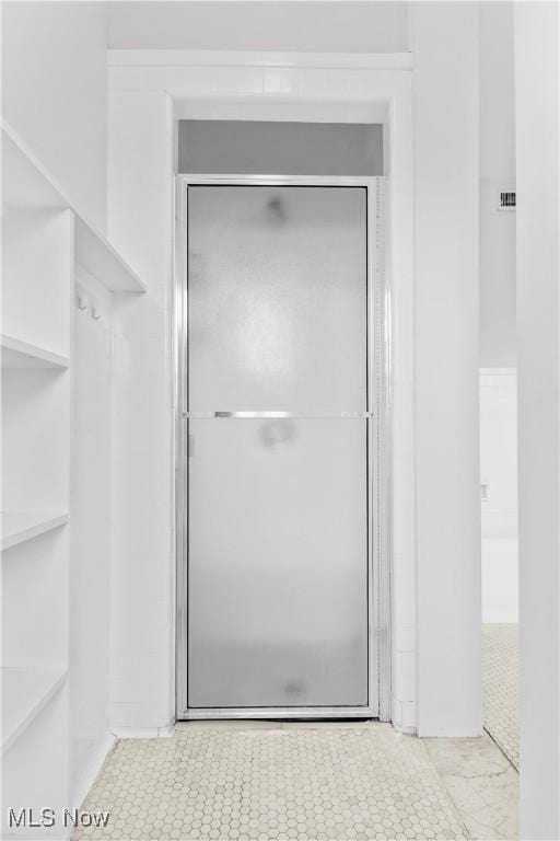 2472 Overlook Rd Unit 11, Cleveland Heights, OH 44106 - full bath featuring a stall shower