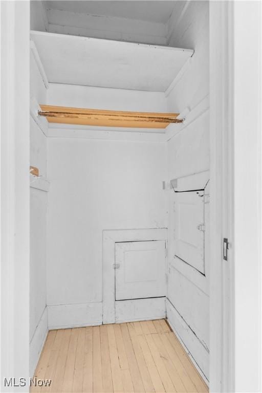 2472 Overlook Rd Unit 11, Cleveland Heights, OH 44106 - spacious closet featuring light wood finished floors