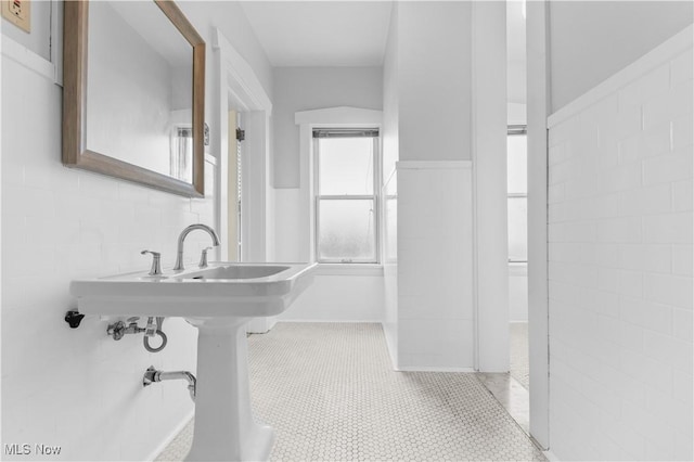 2472 Overlook Rd Unit 11, Cleveland Heights, OH 44106 - view of bathroom