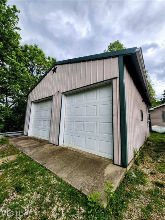 6960 Bluebell Rd, Cumberland, OH 43732 - view of detached garage