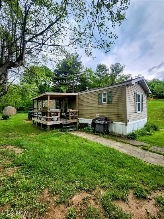 6960 Bluebell Rd, Cumberland, OH 43732 - rear view of house with a yard and a deck