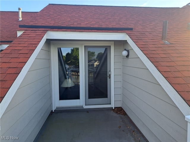 629 Main St, Vermilion, OH 44089 - property entrance with a patio area
