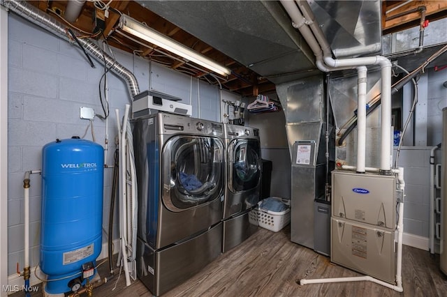 4184 Meadowview Dr NW, Canton, OH 44718 - laundry area featuring washing machine and dryer and wood finished floors