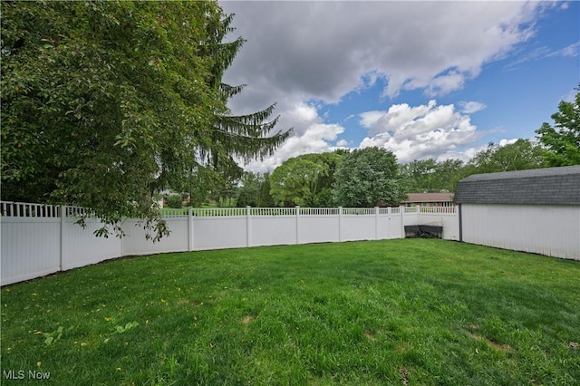 4184 Meadowview Dr NW, Canton, OH 44718 - view of yard with an outbuilding