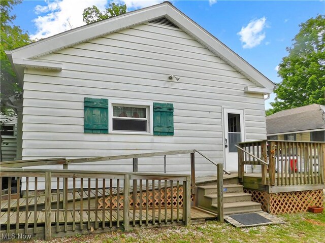 192 Walnut St, Geneva, OH 44041 - rear view of house with a deck