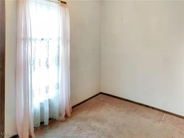 192 Walnut St, Geneva, OH 44041 - carpeted empty room with baseboards