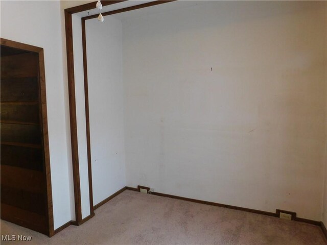 192 Walnut St, Geneva, OH 44041 - carpeted spare room with baseboards