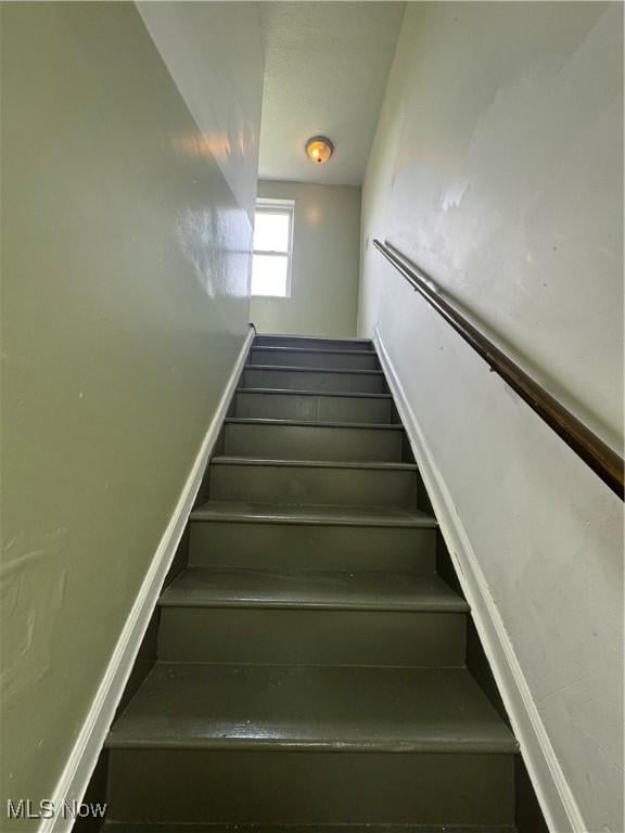 666 Parkwood Rd, Cleveland, OH 44108 - view of stairs