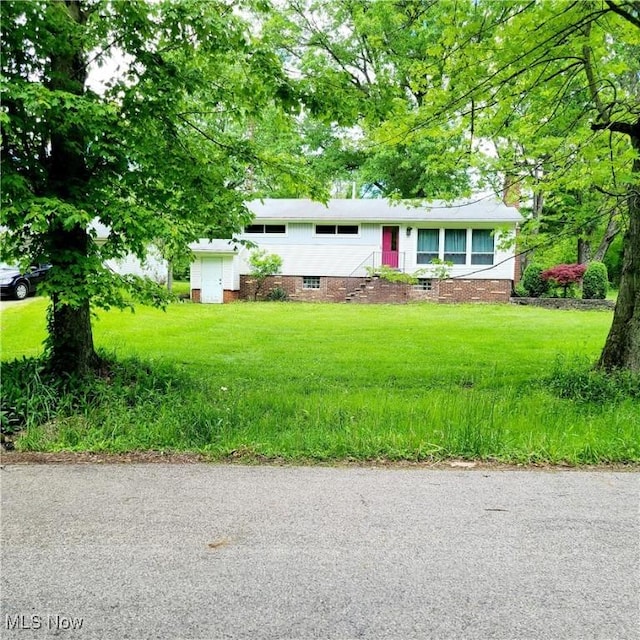 13423 Price St NE, Alliance, OH 44601 - single story home with a front lawn and crawl space