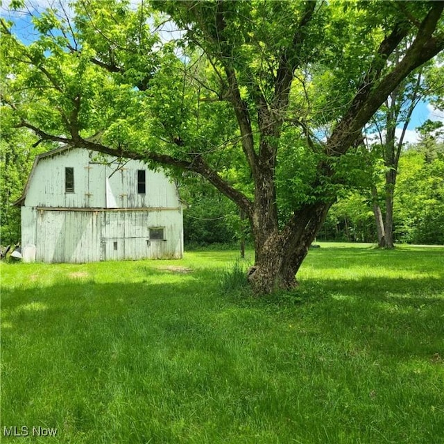13423 Price St NE, Alliance, OH 44601 - view of grassy yard with a barn and an outdoor structure