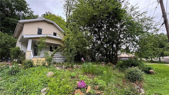 362 E Park Blvd, Akron, OH 44305 - view of side of home featuring a porch
