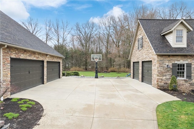 1014 Kings Ridge Blvd, Wadsworth, OH 44281 - garage featuring concrete driveway