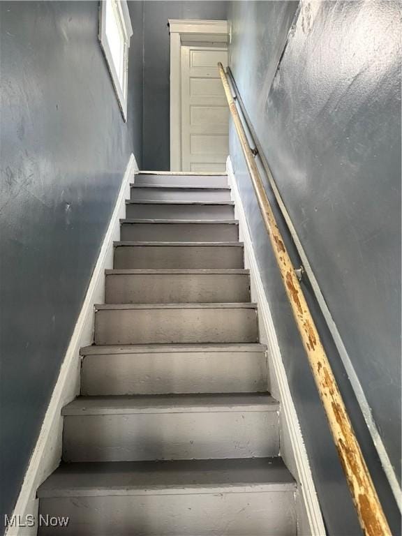 483 E 128th St, Cleveland, OH 44108 - view of staircase